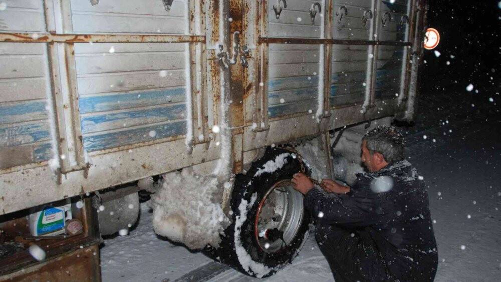 Antalya-Konya karayolu araç trafiğine kapatıldı