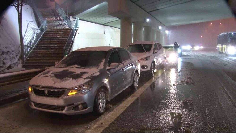 Üsküdar D-100 karayolu kara teslim oldu, sürücüler zor anlar yaşadı