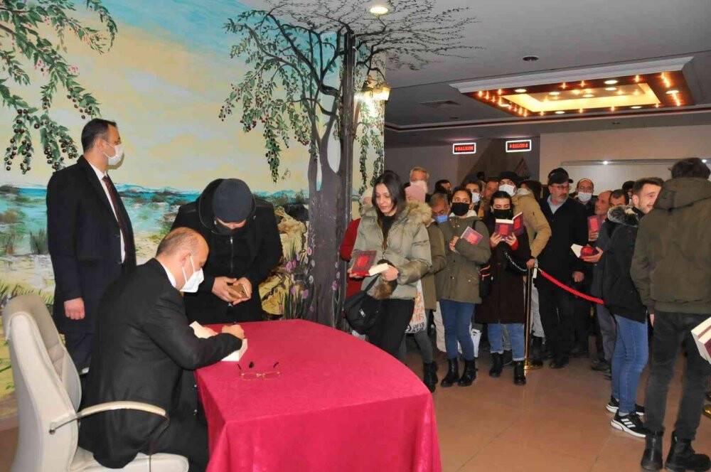 Eski Başbakan Yardımcısı Akdoğan’dan söyleşi ve imza günü