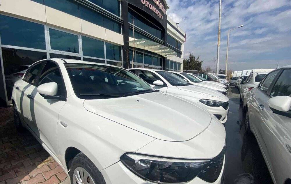 Oto galericiler Rusya-Ukrayna savaşının bitmesini bekliyor