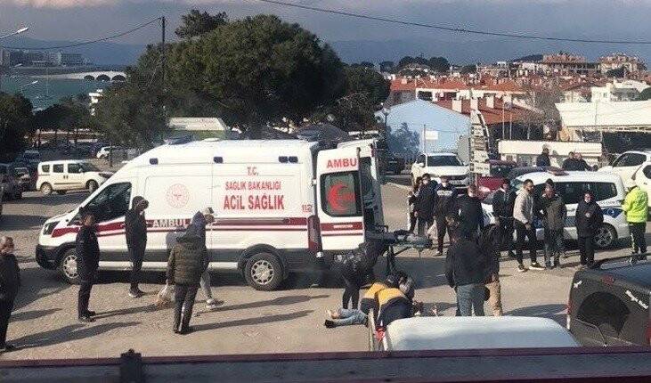 Ayvalık’ta motosiklet ticari araçla çarpıştı: 2 yaralı