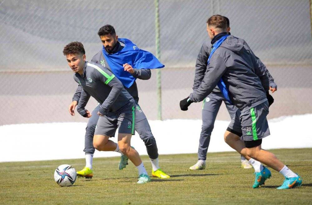 Konyaspor, Fenerbahçe maçı hazırlıklarına başladı