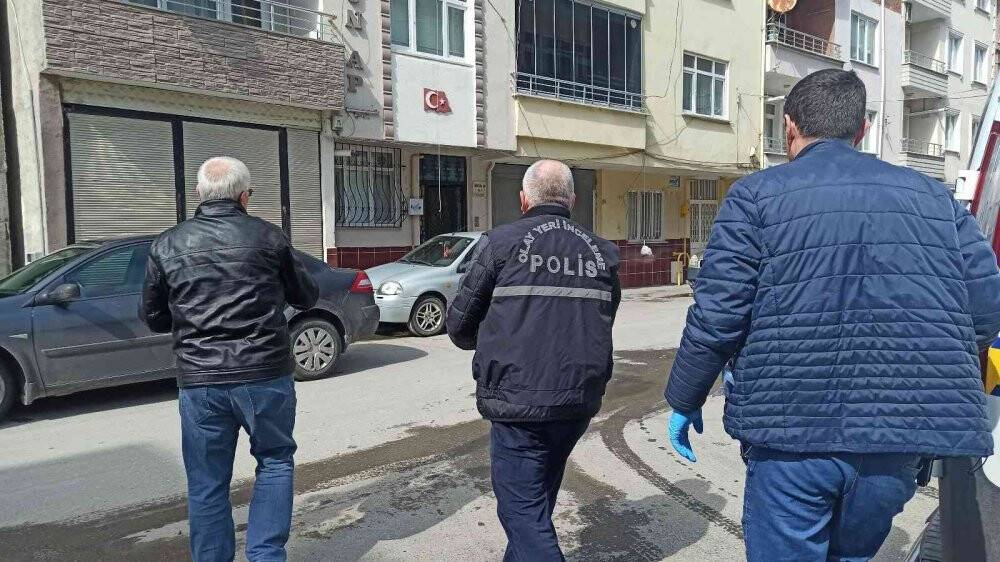 Karı-koca uyurken eve hırsız girdi