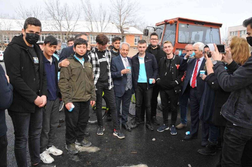 Başkan Akkaya: 'Gençler bizim geleceğimizdir'