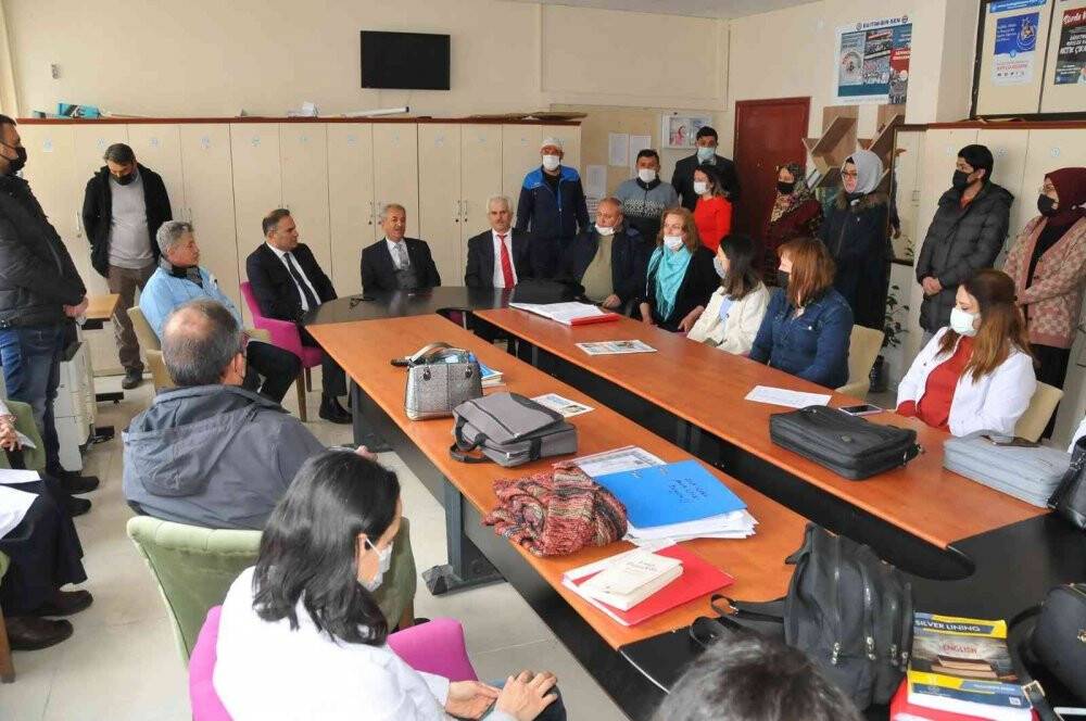 Başkan Akkaya: 'Gençler bizim geleceğimizdir'