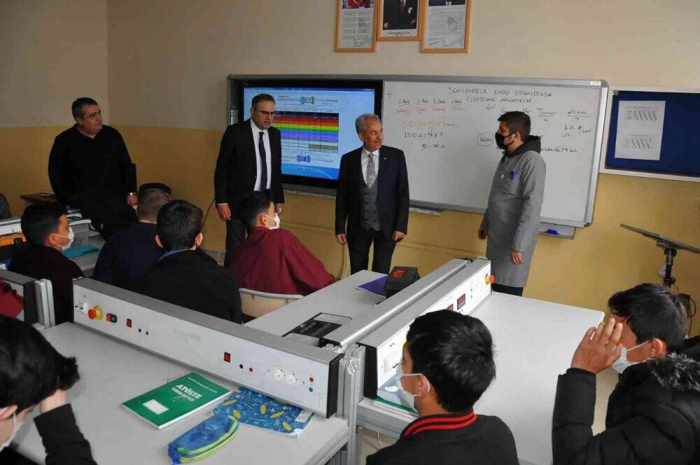 Başkan Akkaya: 'Gençler bizim geleceğimizdir'