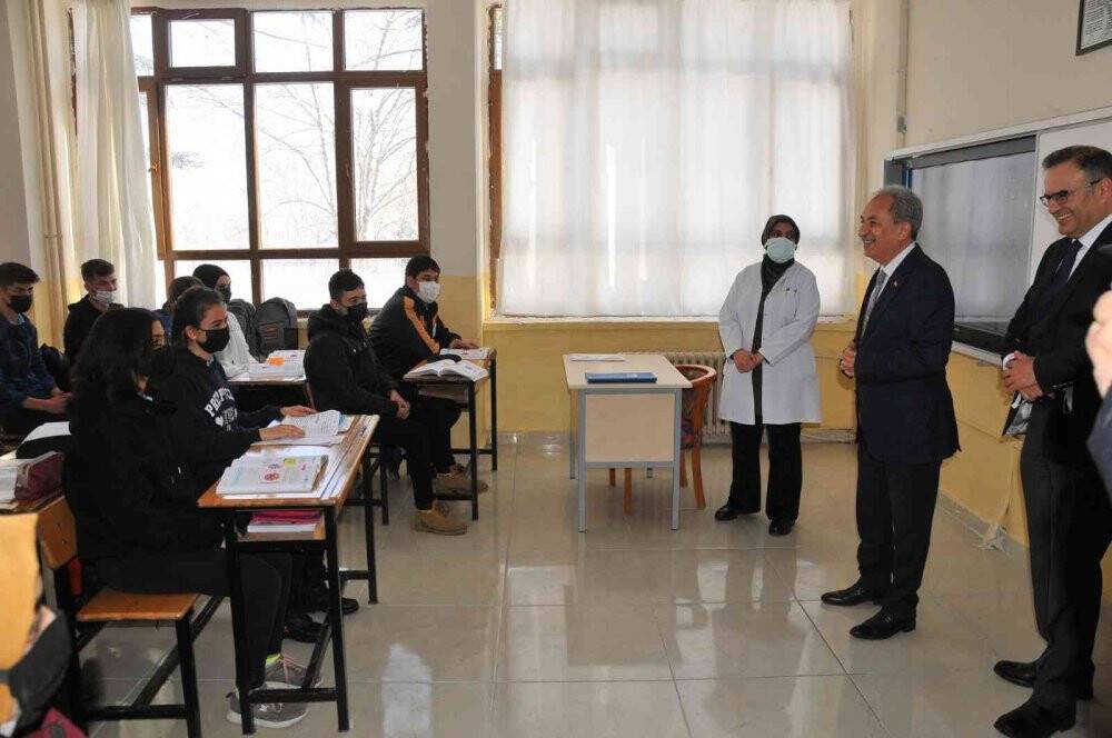 Başkan Akkaya: 'Gençler bizim geleceğimizdir'