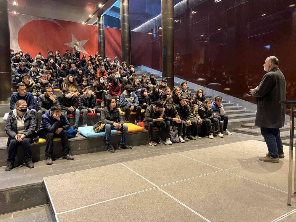 Çanakkale Savaşı’nın izlerini taşıyan sergi 107 yıl öncesine götürüyor