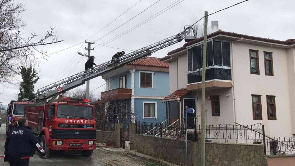 Bacada çıkan yangın korkuttu