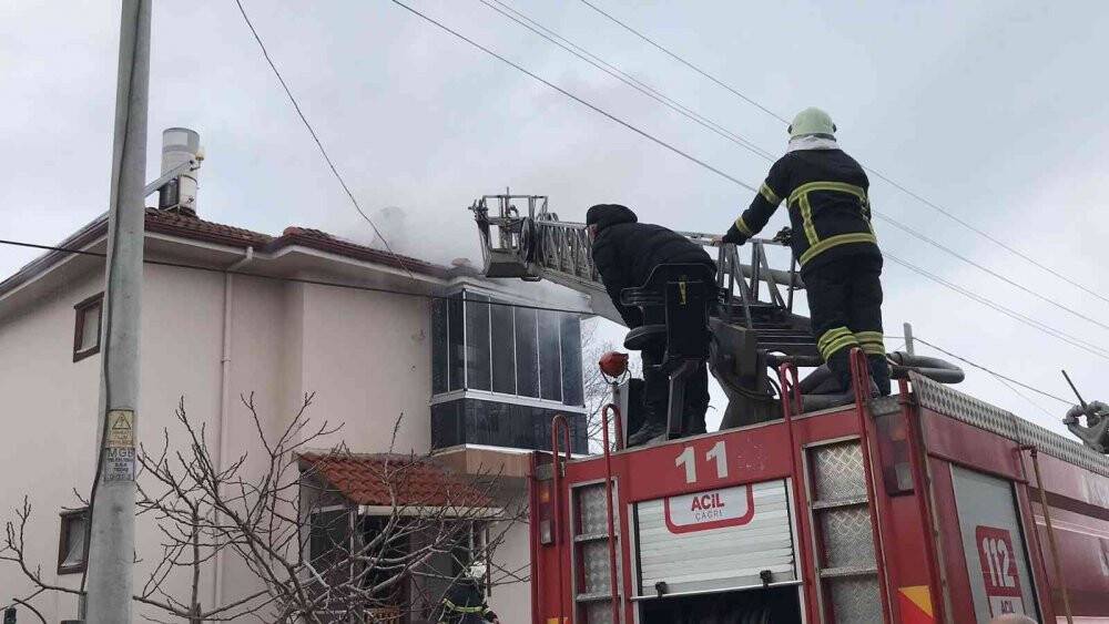 Bacada çıkan yangın korkuttu