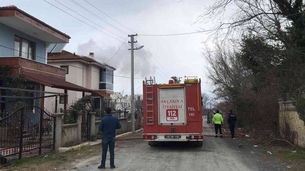Bacada çıkan yangın korkuttu
