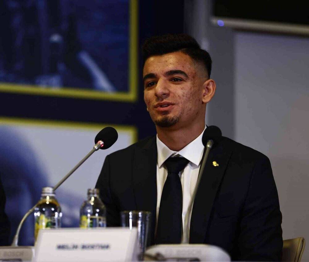 Fenerbahçe, genç oyuncularıyla sözleşme imzaladı