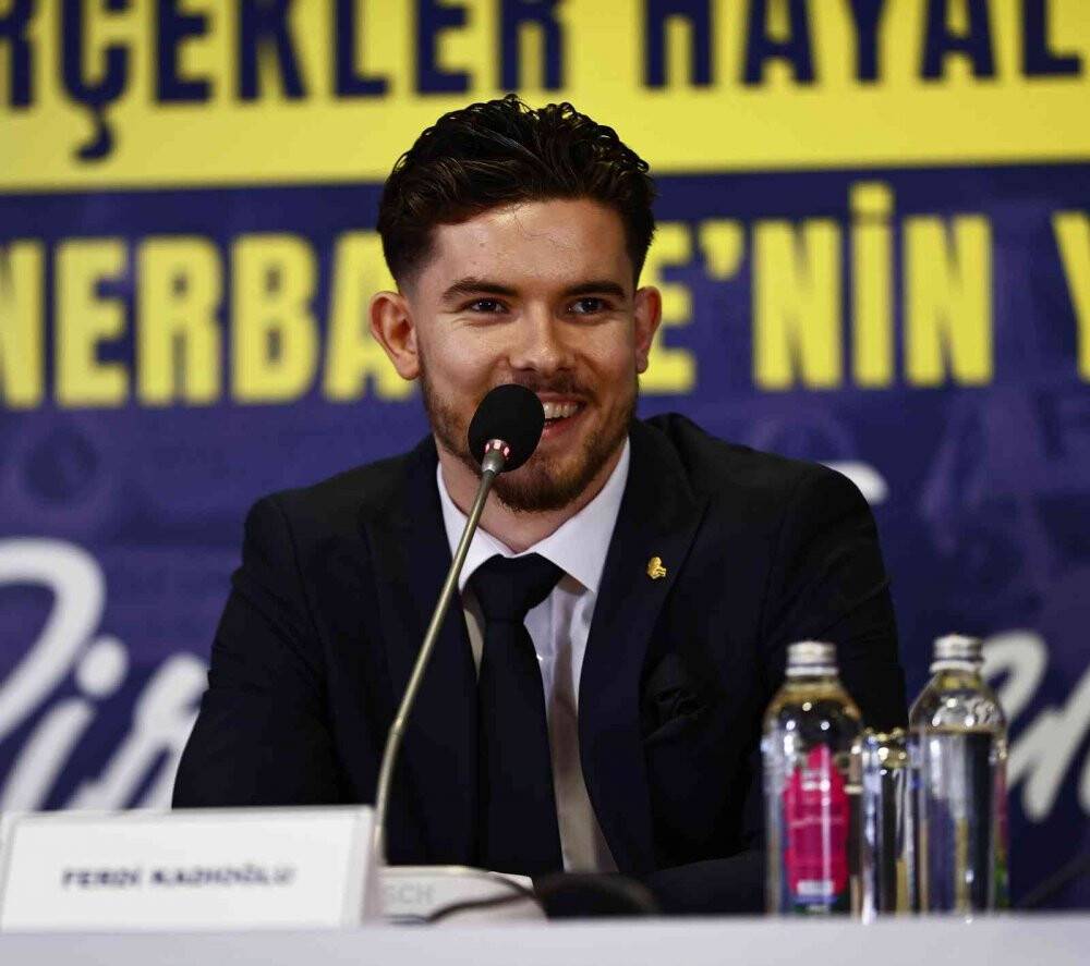 Fenerbahçe, genç oyuncularıyla sözleşme imzaladı
