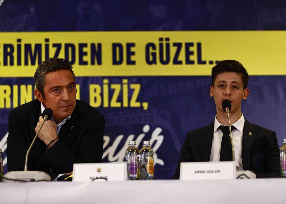 Fenerbahçe, genç oyuncularıyla sözleşme imzaladı
