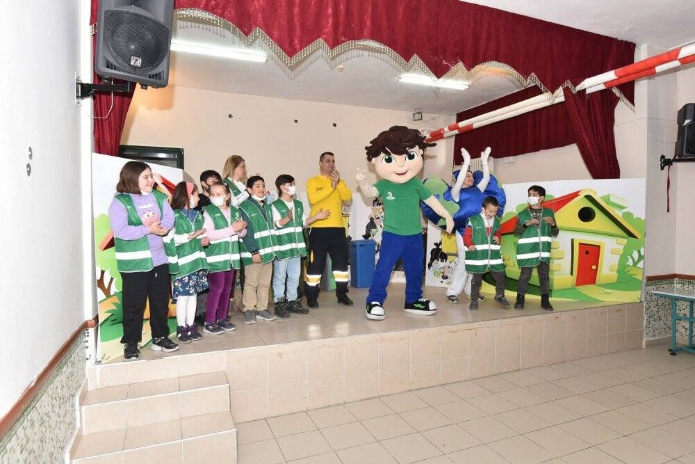 Karatay Belediyesi tiyatro oyunu ile sıfır atıkta farkındalık oluşturuyor