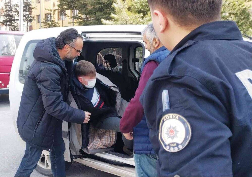 Konya’da çocukla birlikte araç gasp eden şüpheli adliyede