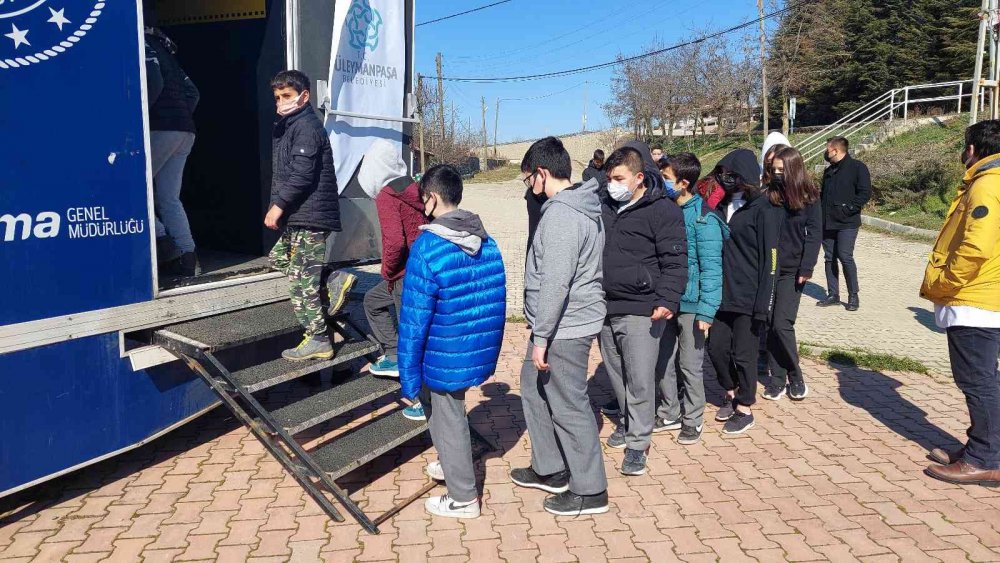 Beyaz perde tıra taşındı, sinema köy çocuklarının ayağına gidiyor