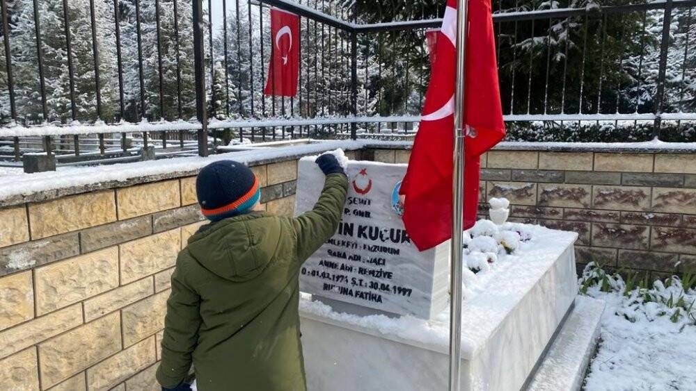 Şehitler, kar yağışı altında anıldı