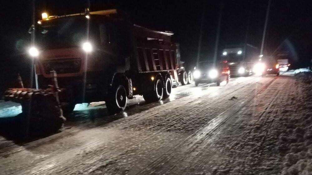 Antalya-Konya karayolu yoğun kar, tipi ve buzlanma nedeniyle tırların geçişine kapatıldı