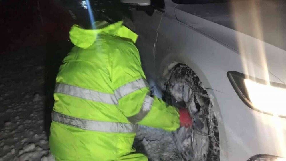 Antalya-Konya karayolu yoğun kar, tipi ve buzlanma nedeniyle tırların geçişine kapatıldı