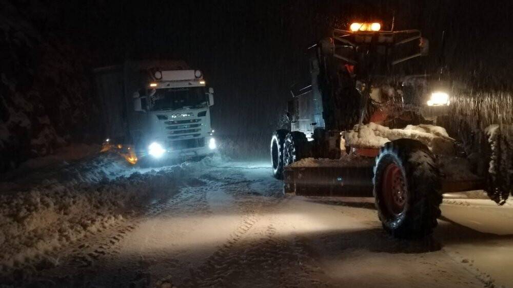 Antalya-Konya karayolu yoğun kar, tipi ve buzlanma nedeniyle tırların geçişine kapatıldı