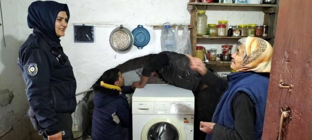 Çalamadığı çamaşır makinesinin kablolarını kesen hırsıza tamirciden insanlık dersi