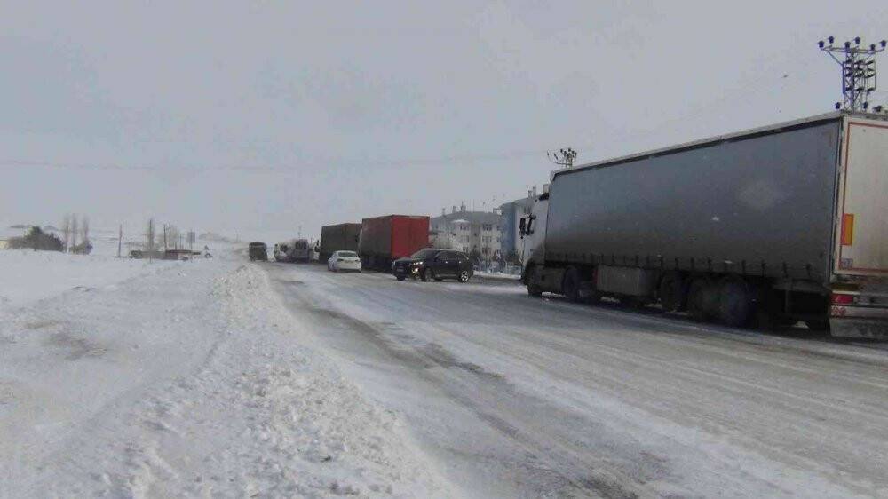 Kars’ta 382 köyün 173’ünün yolu ulaşıma kapalı