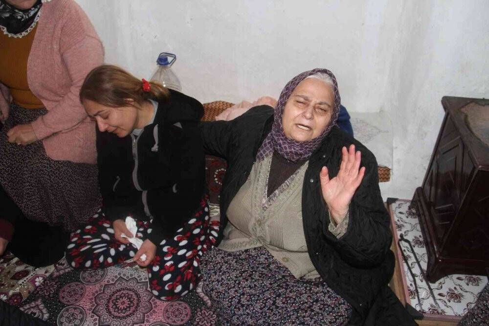 Otel odasında ölü bulunan genç kız toprağa verildi