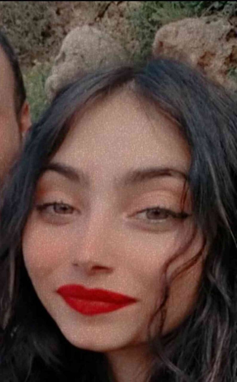 Otel odasında ölü bulunan genç kız toprağa verildi