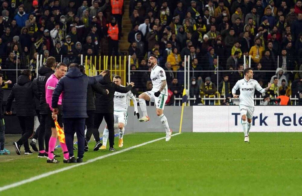 Spor Toto Süper Lig: Fenerbahçe: 0 - Konyaspor: 1 (İlk yarı)