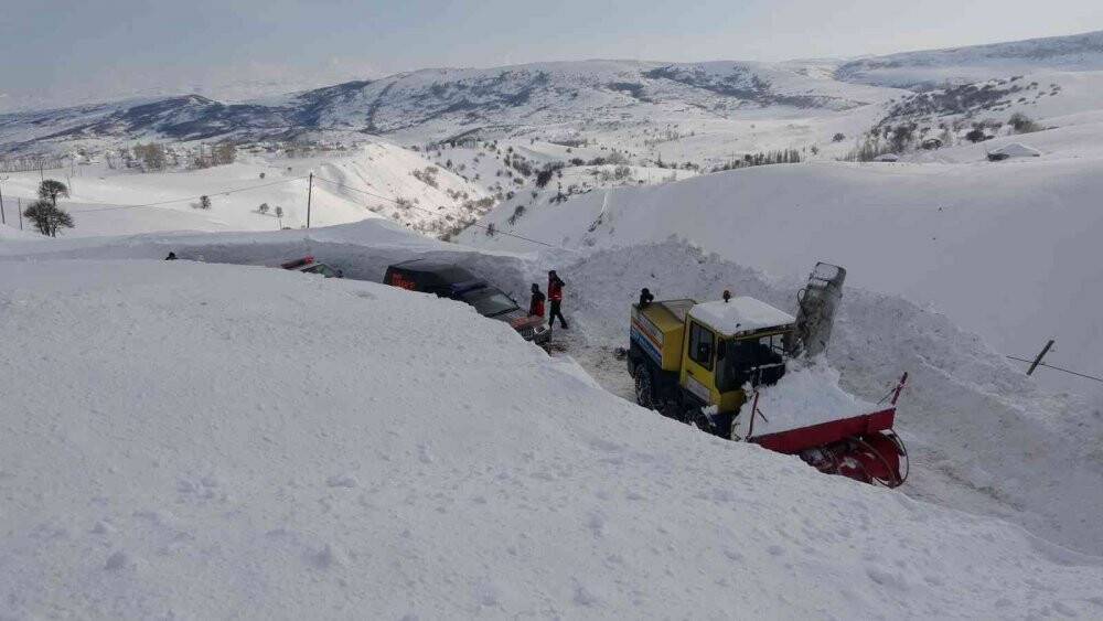 Kızaktan düşerek yaralanan vatandaş 10 saatlik çalışmayla hastaneye ulaştırıldı