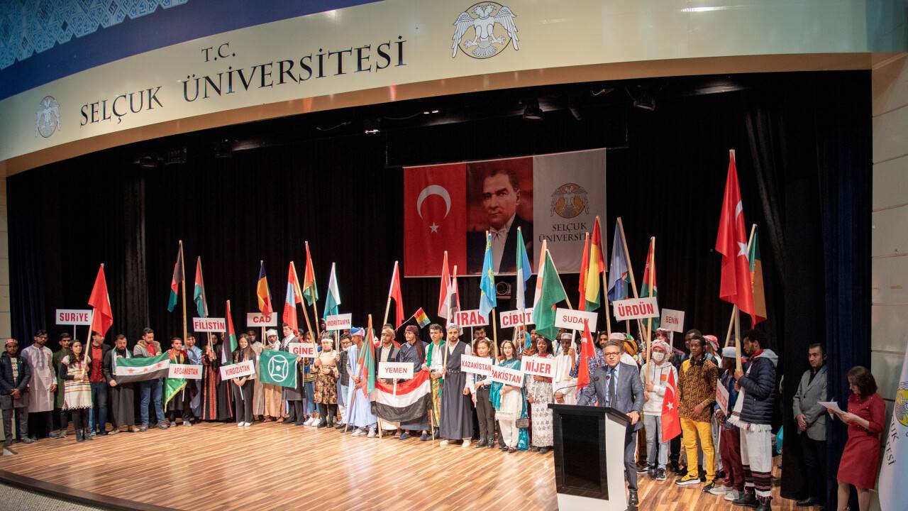 selcuk-universitesinde-nevruz-bayrami-kutlandi-1.jpg