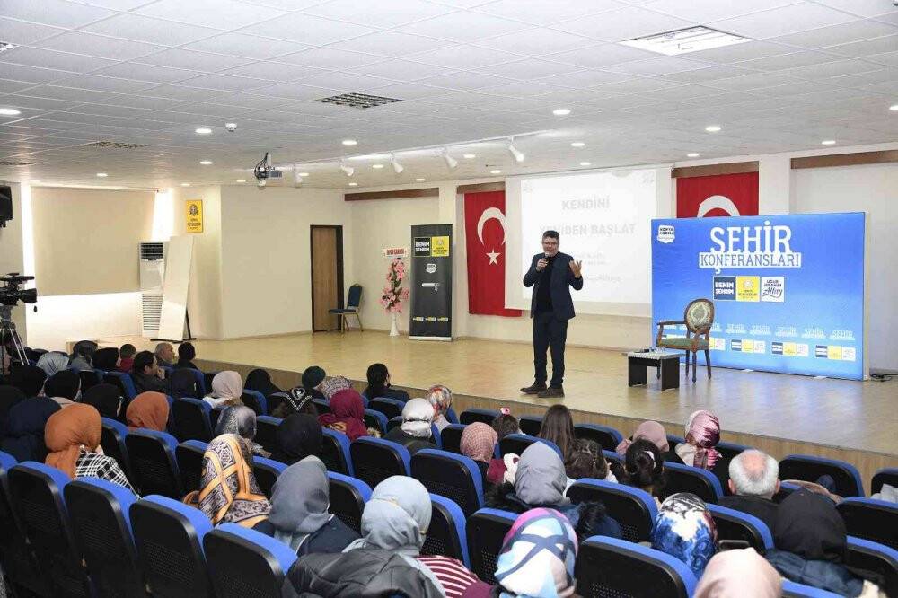Konya Büyükşehir Belediyesinin Şehir Konferansları sürüyor