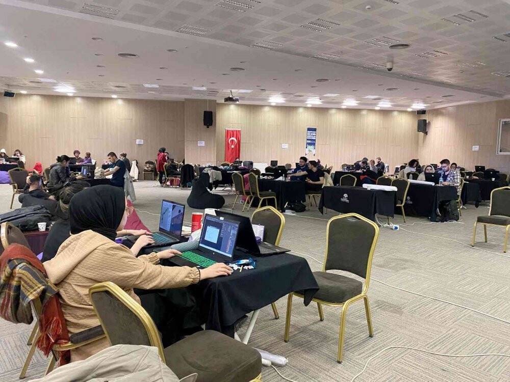 Sürdürülebilir Şehir Mobilyaları Hackatho düzenlendi