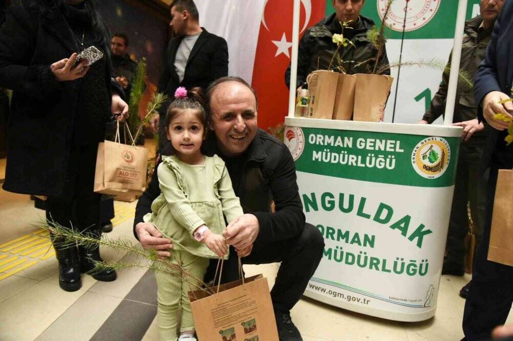 Zonguldak’ta vatandaşlara bin adet fidan dağıtıldı