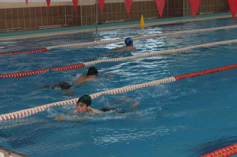 Adıyaman’da 150 sporcu derece için kulaç atıyor