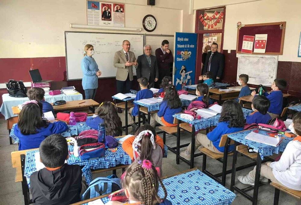 Başkan Kavuş 3. sınıf öğrencilerine yönetim birimleri-yerel yönetimler konusunu anlattı