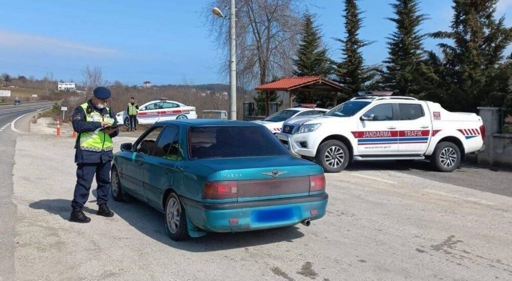 Jandarma ekipleri dron ile yolcu taşıyan araçları denetledi