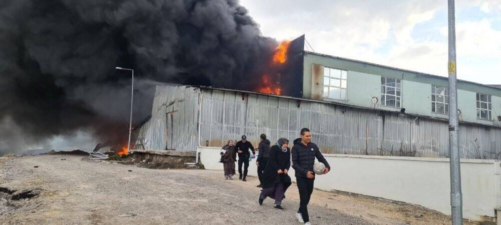 Karabük'te fabrika da korkutan yangın