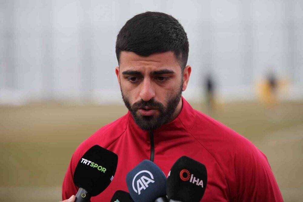 Hakan Çalhanoğlu: "Üçlü savunma sisteminden çok memnunum"