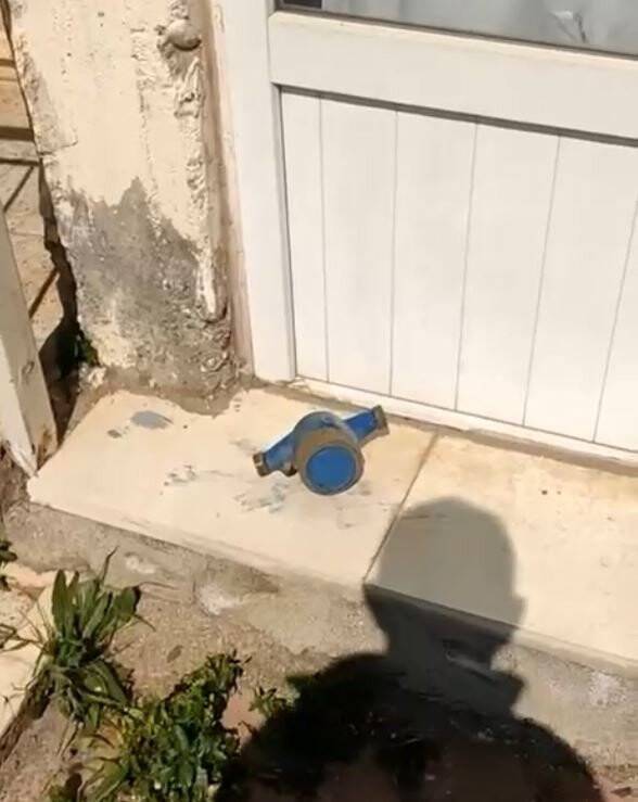 Su sayacı hırsızlığı şüphelisine  yaşlı adamdan tekme