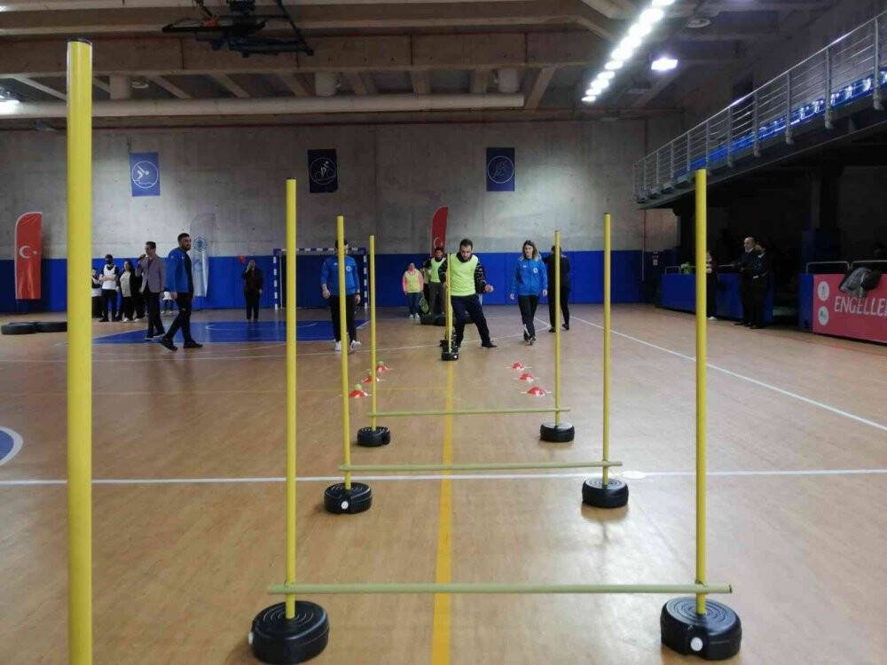 Tuzla’da down sendromlu ve otizmli bireyler kıyasıya yarıştı