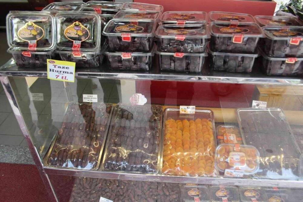 Hurma, tezgahlarda yerini aldı
