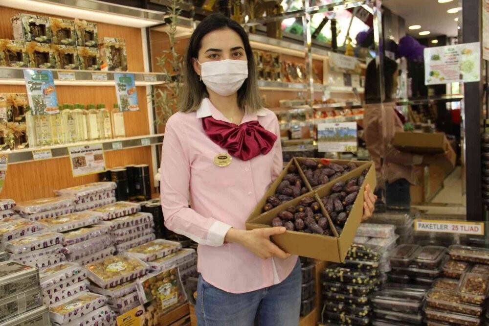 Hurma, tezgahlarda yerini aldı