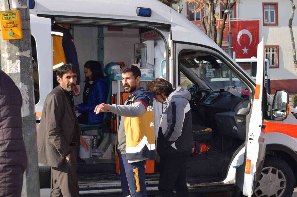 Otomobillerin  çarpıştığı kaza ucuz atlatıldı