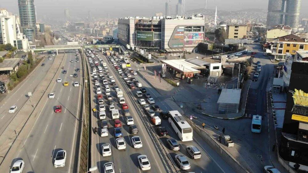 İstanbul’da haftanın ilk iş gününde trafik yüzde 60’ı buldu