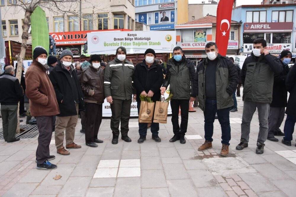 Konya’nın 4 ilçesinde vatandaşlara 20 bin adet ücretsiz fidan dağıtıldı