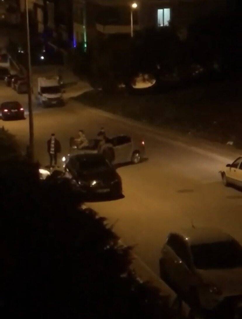 Trafikte başlayan tartışma kavgaya dönüştü... O anlar kamerada