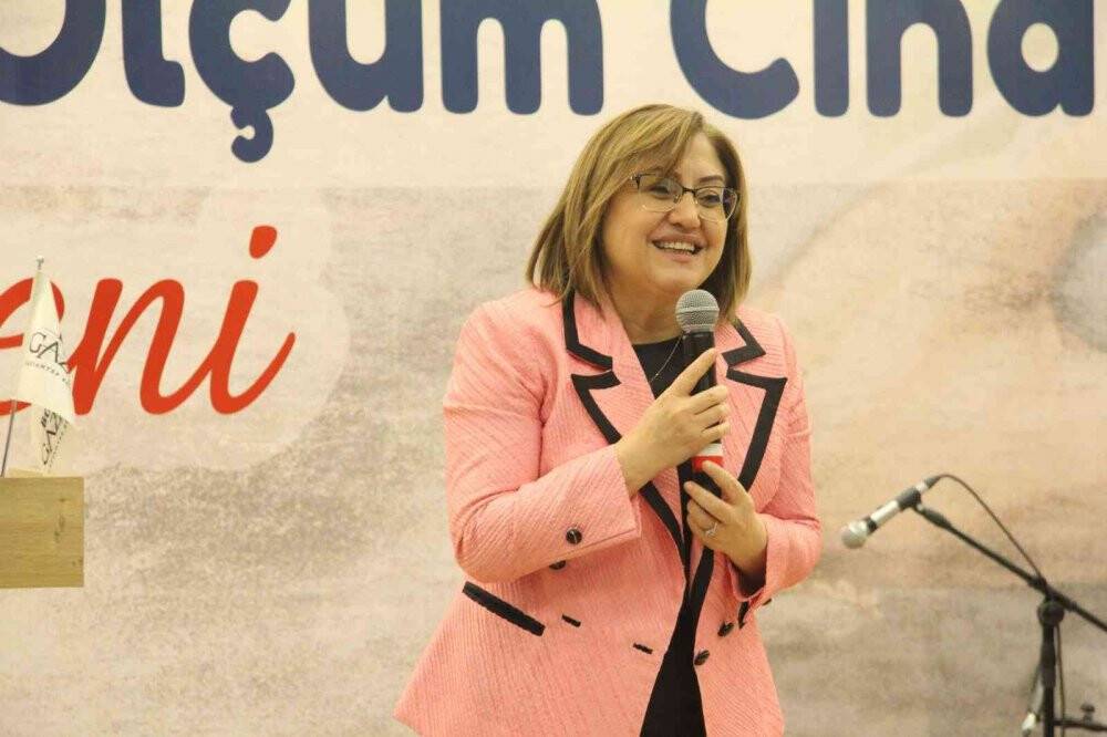 Yaşlılara konuşan tansiyon aleti verildi