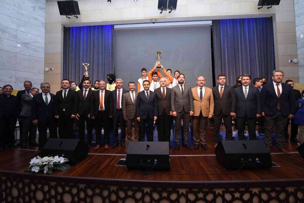 Başkan Altay “Haydi Bil Bakalım” finalinde öğrencilerin heyecanına ortak oldu